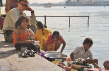 Indie - z dziećmi w Udapuir.