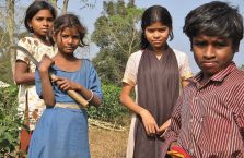 Bangladesz - dzieci na polach herbaty.