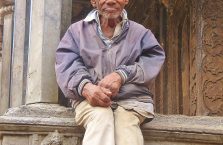 Nepal - stary mężczyzna.