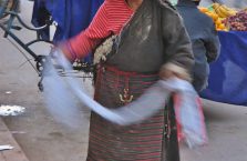 Tybet - biedna babcia.