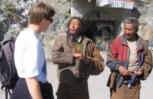 Tybet - uliczni pijacy.