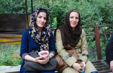 Iran - młode kobiety.