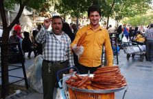 Iran - sprzedawcy słodyczy.