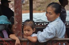 Laos - babcia z wnuczką.