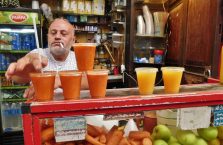 Liban - sprzedawca soków.