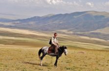 Kirgistan - na koniu wśród pięknych widoków.