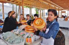 Uzbekistan - tradycyjny uzbecki chleb.