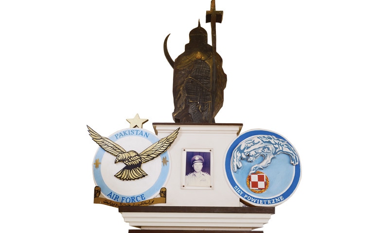 Monument at the RAF museum in Pakistan.