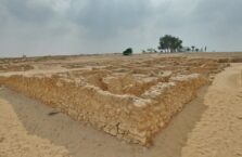 Bahrain burial mounds (9)