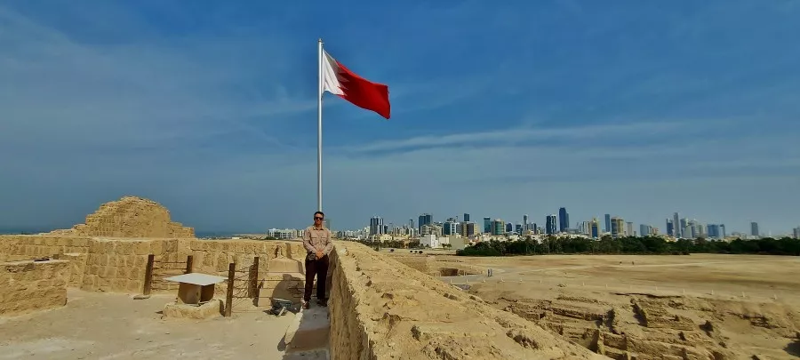 Bahrain fort and Manama.